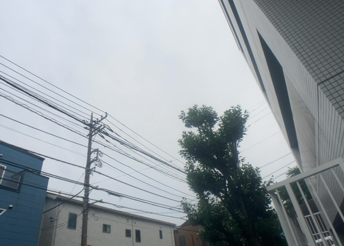 眺望の良さを楽しめるダイニングキッチンで家族団らんの時間を過ごしてはいかがでしょうか。バルコニーから見える景色を家族で眺める時間は、時間が経つのを忘れてしまいそうですね。是非、現地を見に行きましょう！