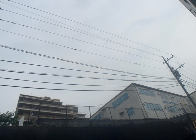 景色重視でお家選ぶをするとスーパーが遠い！学校が遠い！など生活をするうえで利便性で困ることもあります。まず一度現地を見学する際に、周辺の施設などがあるかを確認し、暮らし始めた後のことを想像しましょう。