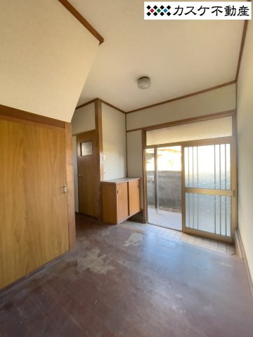 玄関横のトイレは外出前後など、あると意外に便利です♪