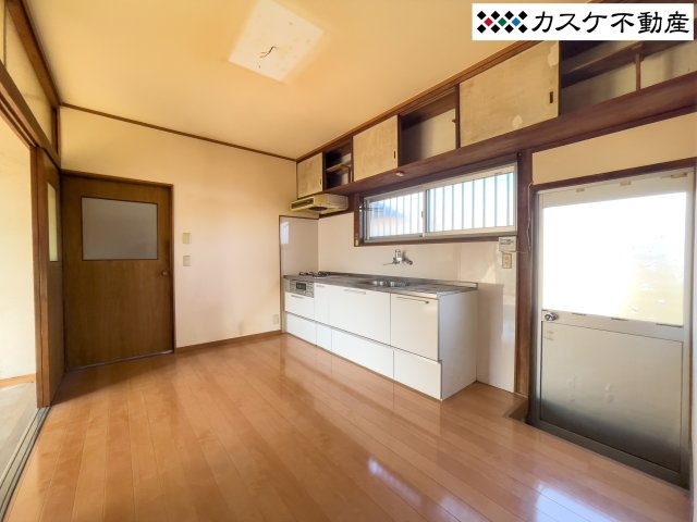 勝手口から生活ごみをすぐに外に出せて部屋に匂いが籠りません◎