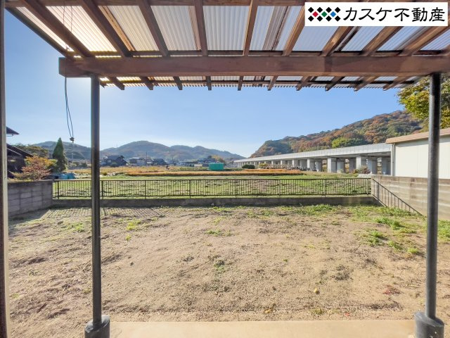 田畑や山々が広がり1年を通して四季を楽しめる住まいです♪