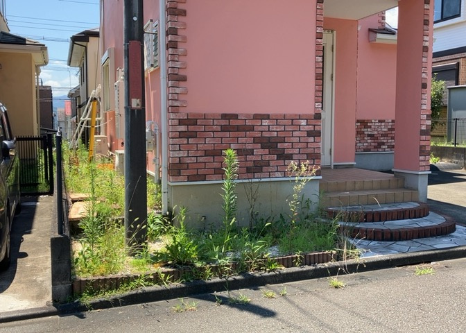 庭があることでガーデニングや家庭菜園はもちろん、こどもの遊び場やペットを放して遊ぶことができます。また、家の周囲に余裕があるということです。隣地との間があれば、十分な日当たりと、風通しが確保できます。