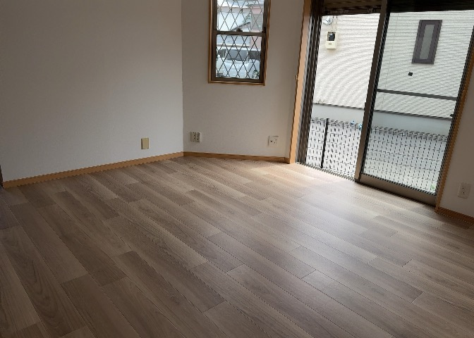 ダイニングにはダイニングテーブルセットなどを置くことが多く、間取りにおいて「D」と略記されますが、食事を作るときの作業場として使用したり、朝食を食べたりするときだけに使われるケースも少なくありません。