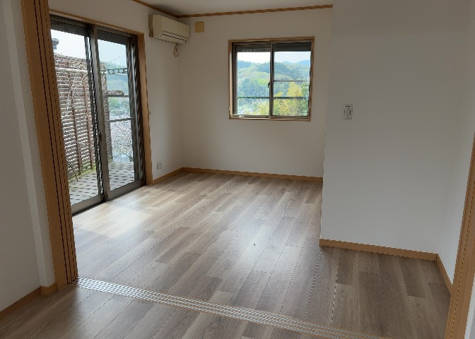 リビングの間取りの種類は大きくわけてリビングとダイニングが別になっているタイプ、リビングダイニング一体型です。どちらも一長一短ですので、家を選ぶ時はその両面をチェックして決めるようにしましょう。