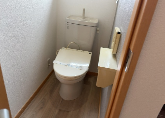 トイレは大きさや形、機能、抗菌性などが異なる多種多彩なタイプが各メーカーから出ています。それぞれに良さがあるため、事前にどういったタイプのトイレがいいのかをご家庭内で決めて、内見に行くといいでしょう。