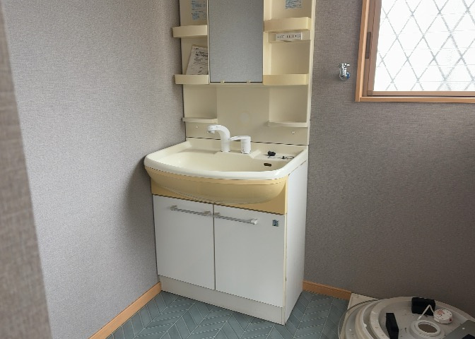 洗面化粧台では顔を洗ったり、身だしなみを整えることが本来の使い方ですが、用途によっては洗面化粧台に求められる機能が違ってくるため、ご自身や家族のライフスタイルに合ったものを選ぶことをおすすめ致します。