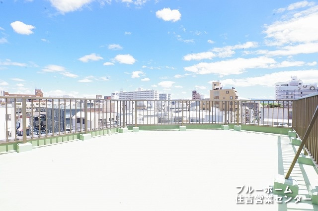 ■屋上（ルーフバルコニー）部分です　■陽当たりを遮る建物がなく、明るく開放的です