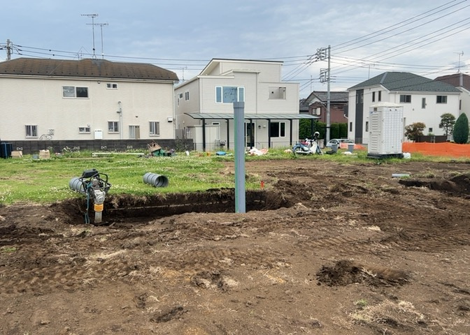 土地の形が極端に長細かったり、狭小地、あるいは道路との高低差がある傾斜地だった場合、後々売ろうとしても買い手がつかない場合もあります。後々、売却することになった時に価値の下がらない土地を選びましょう。