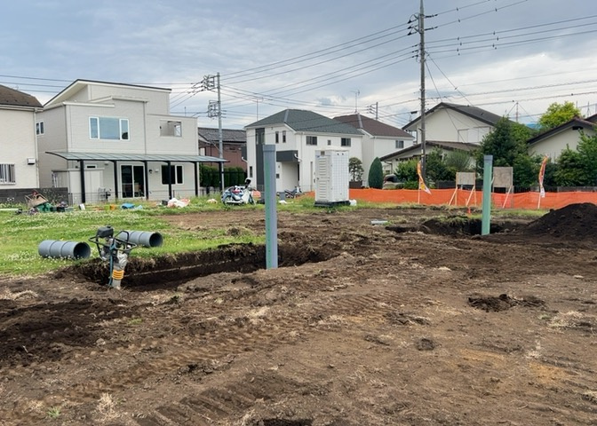 土地を買う際、住む地域の自治体や福祉の補助制度にも注目してみましょう。子供や老人の医療補助やゴミ出しのルールなど、自治体によってルールに大きな違いがあるため、暮らしやすい土地で判断するとよいでしょう。