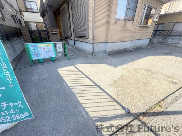 お車は3台駐車可能です(車種によります)
