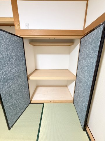 お布団の収納に便利な押入完備