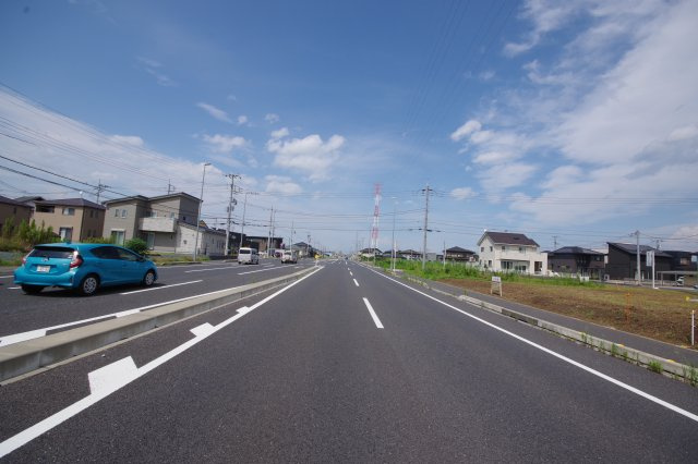 産業通りに接しています