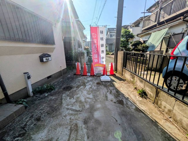 敷地内に便利なカースペース1台分を確保！お買い物帰りや雨の日のお出かけ・荷物の運び出しもスムーズに行えて快適です。毎日の通勤やお出かけを快適＆スマートにサポートする利便性の高い駐車場です。