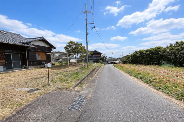 前面道路含む現地写真です