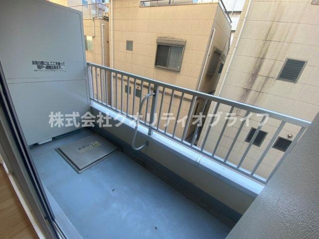 リビングから見たバルコニー