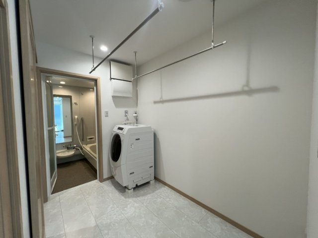 ご家族揃って身支度可能なゆとりの洗面室☆