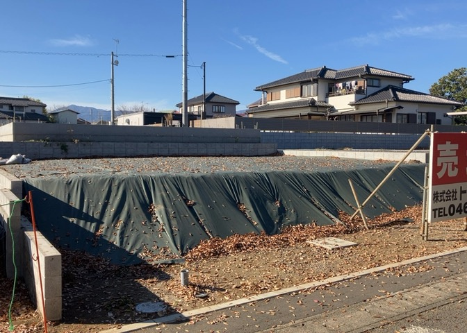 隣家の土地はどうなっているのか、生活利便施設が近くにあるのか、学校まで近いかなど、お客様のライフスタイルにあわせたイメージが重要です。また、近くにあると困る施設が近くにないかも確認するといいでしょう。
