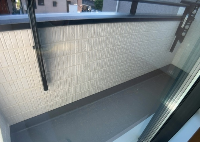 バルコニーは、室外の専用スペースのうち、「屋根がなく開放された空間」であるものを指します。ベランダより広いタイプのものが多く、日当たりもよいため家庭菜園などを楽しみたい人にとって適した環境となります。