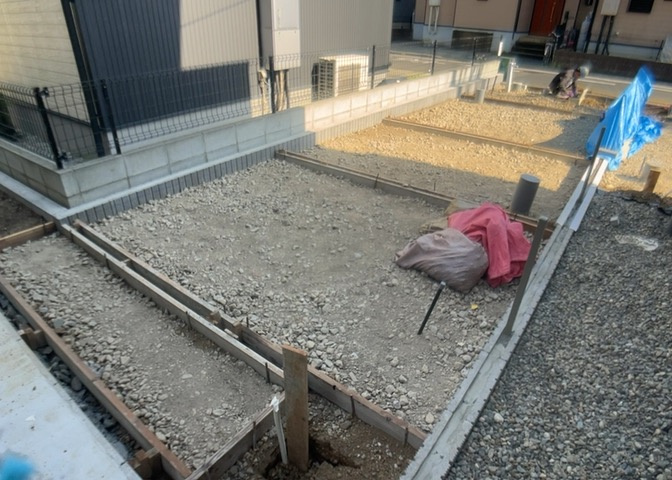 庭があることでガーデニングや家庭菜園はもちろん、こどもの遊び場やペットを放して遊ぶことができます。また、家の周囲に余裕があるということです。隣地との間があれば、十分な日当たりと、風通しが確保できます。