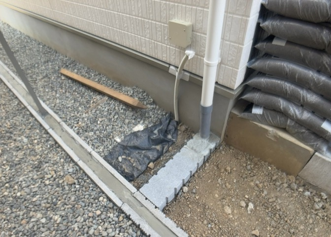 木造住宅とは土台、壁、柱など建築物の強度を支える構造体の材に木が使用されている構造を指します。構造体は建物の自重を支えるだけではなく風圧や水圧、積裁荷重などあらゆる衝撃に耐えるための基礎です。