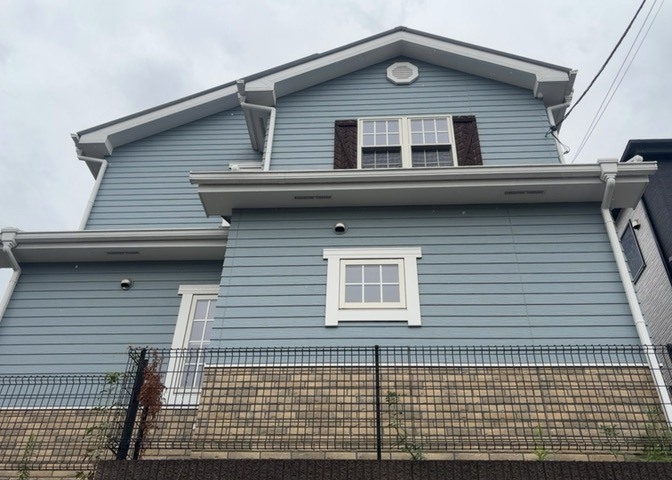木造住宅とは土台、壁、柱など建築物の強度を支える構造体の材に木が使用されている構造を指します。構造体は建物の自重を支えるだけではなく風圧や水圧、積裁荷重などあらゆる衝撃に耐えるための基礎です。