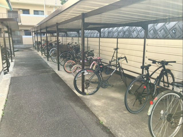 サイクルポート付き駐輪場！綺麗に管理されていますね！