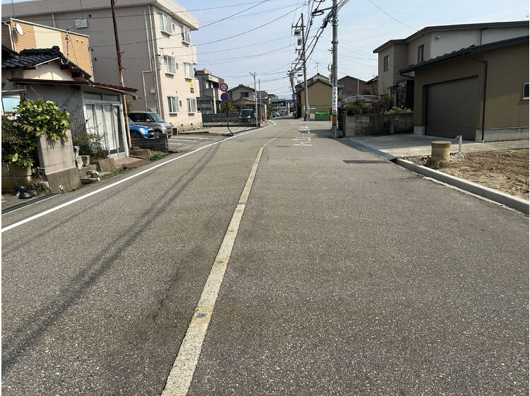 前面道路　融雪装置付き