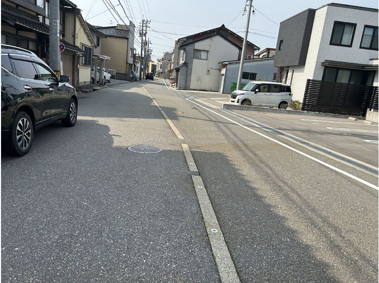 前面道路　融雪装置付き