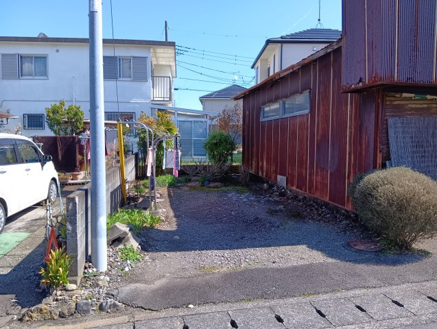 現在建物がありますが、解体更地渡しとなります。