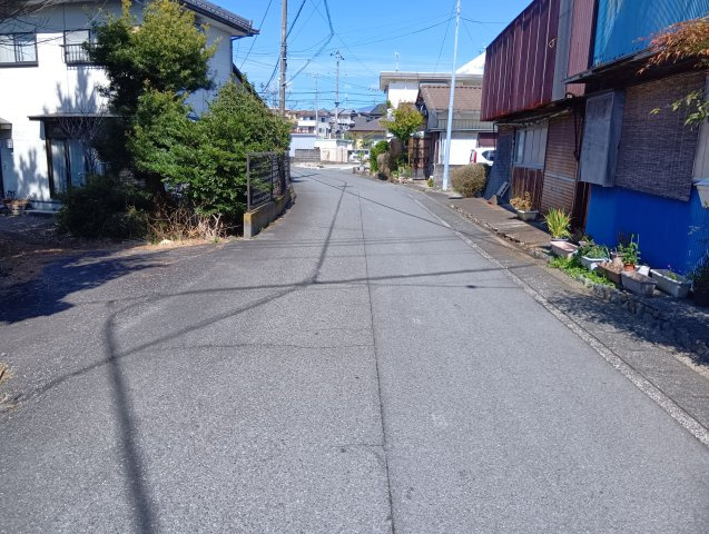 国道139線まで車で約5分。市街地へのアクセスも良好です。