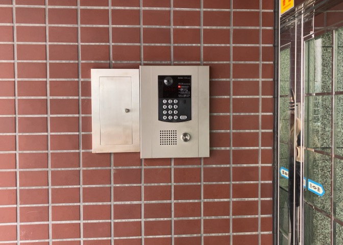 当然のことではありますが、オートロックやセンサーライト、ホームセキュリティーなどの防犯設備があれば、小さいお子様がいるご家庭も安心ですよね！まず物件購入の際は、防犯設備もチェックするようにしましょう。