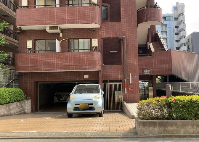 隣家の土地はどうなっているのか、生活利便施設が近くにあるのか、学校まで近いかなど、お客様のライフスタイルにあわせたイメージが重要です。また、近くにあると困る施設が近くにないかも確認するといいでしょう。