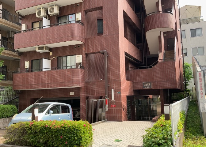 眺望の良さを楽しめるダイニングキッチンで家族団らんの時間を過ごしてはいかがでしょうか。バルコニーから見える景色を家族で眺める時間は、時間が経つのを忘れてしまいそうですね。是非、現地を見に行きましょう！