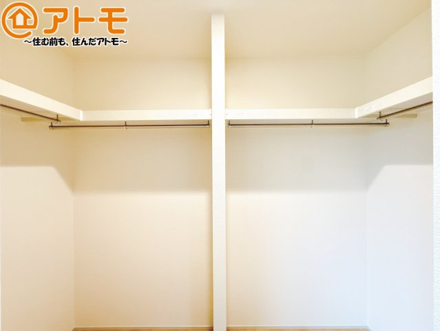 収納家具を減らせる容量の大きなクローゼット♪