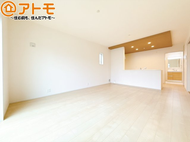 家族団らんのイメージは、リビングを思い浮かべませんか？リビングこそ広々としたお部屋が良いですね♪