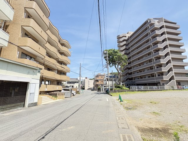 道路からの現地です。
