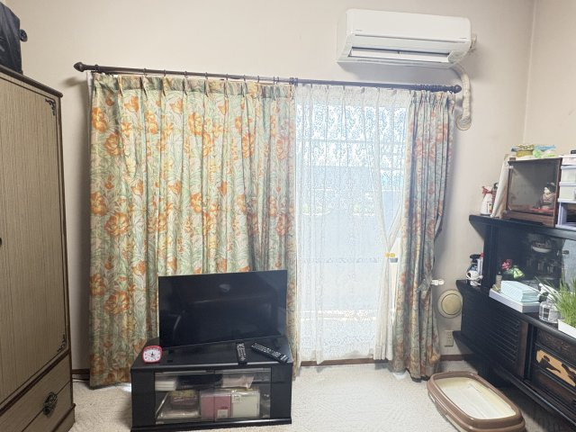 各部屋に大きな窓があり、明るく開放的な居住空間を演出します。