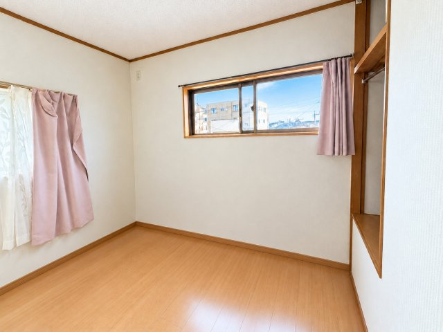 プライベートな時間をゆっくり過ごせる洋室