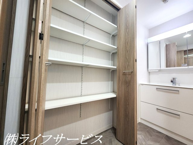 洗面所に便利な収納有