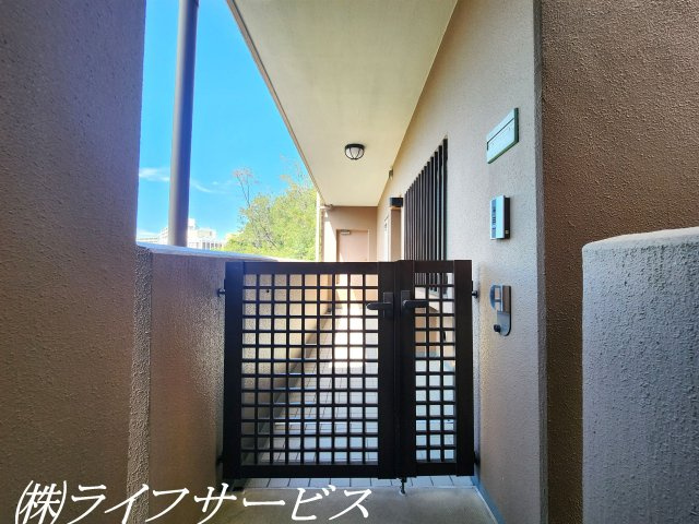 玄関ポーチ付