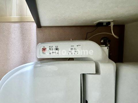 【ウォシュレット】清潔に使いたいお手洗いには最適な設備です。もちろんウォームレットも標準装備です。