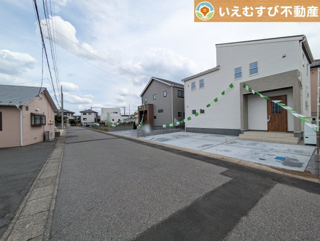 安心の広々6ｍ前面道路　6ｍの前面道路はお車の駐車が楽々！すれ違える広さが確保されています♪