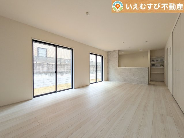 ご家族みんながゆったりくつろげるリビング　ゆとりの空間でくつろいだり遊んだり、家族の時間が楽しみですね♪