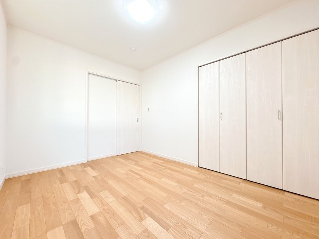 1Ｆ北側洋室の別角度になります♪