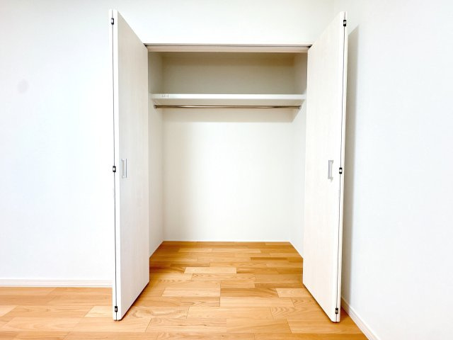 1Ｆ北側洋室の収納になります♪