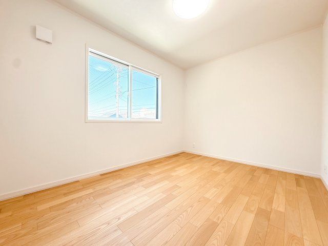 2Ｆ6帖の北西洋室になります♪