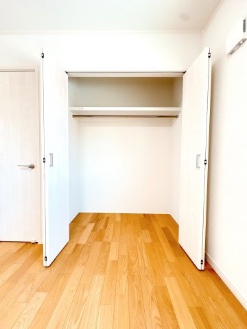 2Ｆ北西洋室の収納になります♪