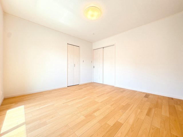 2Ｆ南側洋室の別角度になります♪
