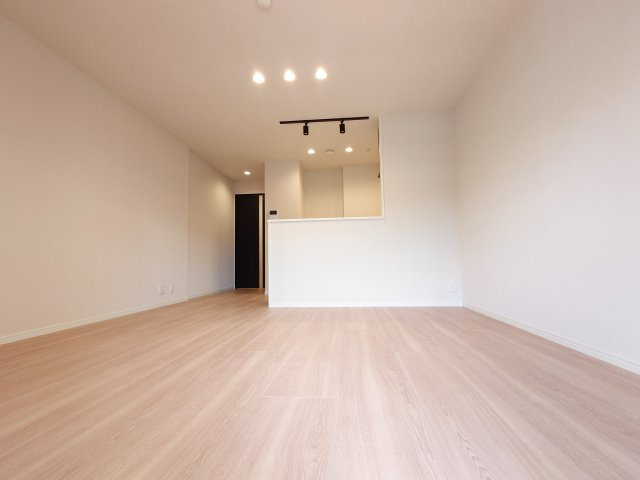 【リノベーション仕様】洗練されたお洒落なデザイン空間！調光ダウンライト、全居室フローリング仕上げ♪