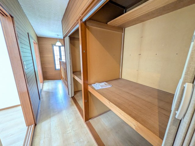 ～2階廊下にも収納完備～
